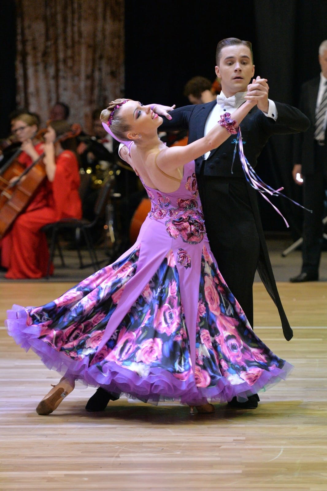 Elena Belousova – Professioneller Auftritt Tanzwettbewerb, Ballroom Tanz (Slow Waltz, Tango, Slow Foxtrott)